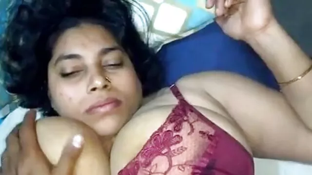 పోర్న్ కిర్లీకొర్లయ్ ఆమె భూమిక తెలుగు సెక్స్ ఒక నాలుక ఇస్తుంది మరియు ఆమె డక్ చూడటానికి ఒక యువకుడు నుండి మేల్కొన్నాను