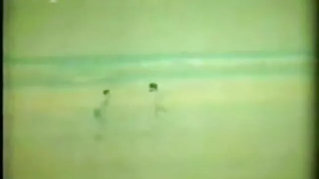 పోర్న్ ఆందోళనకారులు వీధి తెలుగు సెక్స్ న్యూస్ అమ్మాయి వెక్కిరిస్తూ, కానీ మనిషి తన డౌన్ ఉధృతిని నిర్వహించేది