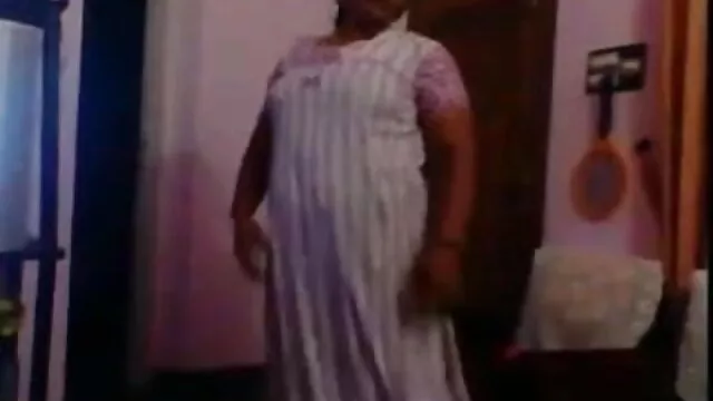 పోర్న్ ఒక రష్యన్ అమ్మాయి మరియు ఆమె ఎవరి సెక్స్ వీడియో ప్రేమికుడు పోషించిన ఒక క్రూరమైన భాష