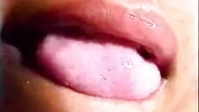 పోర్న్ గృహిణి స్నేహపూర్వక కుమ్ముట కాళ్ళు తో masturbating తెలుగు హీరోని సెక్స్ వీడియోస్